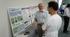 研究成果を解説する沼津高専教員