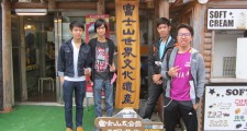 研修旅行(富士吉田口5合目)