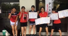女子団体優勝メンバー(右から伊藤優月、小澤英真、上柳舞弓花、彦坂萌々花、桑田一穂)