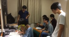三重県・鈴鹿市と静岡県のスタジオをつないで生放送のラジオに電話出演