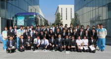 工場見学で企業を訪問した物質工学科4年生