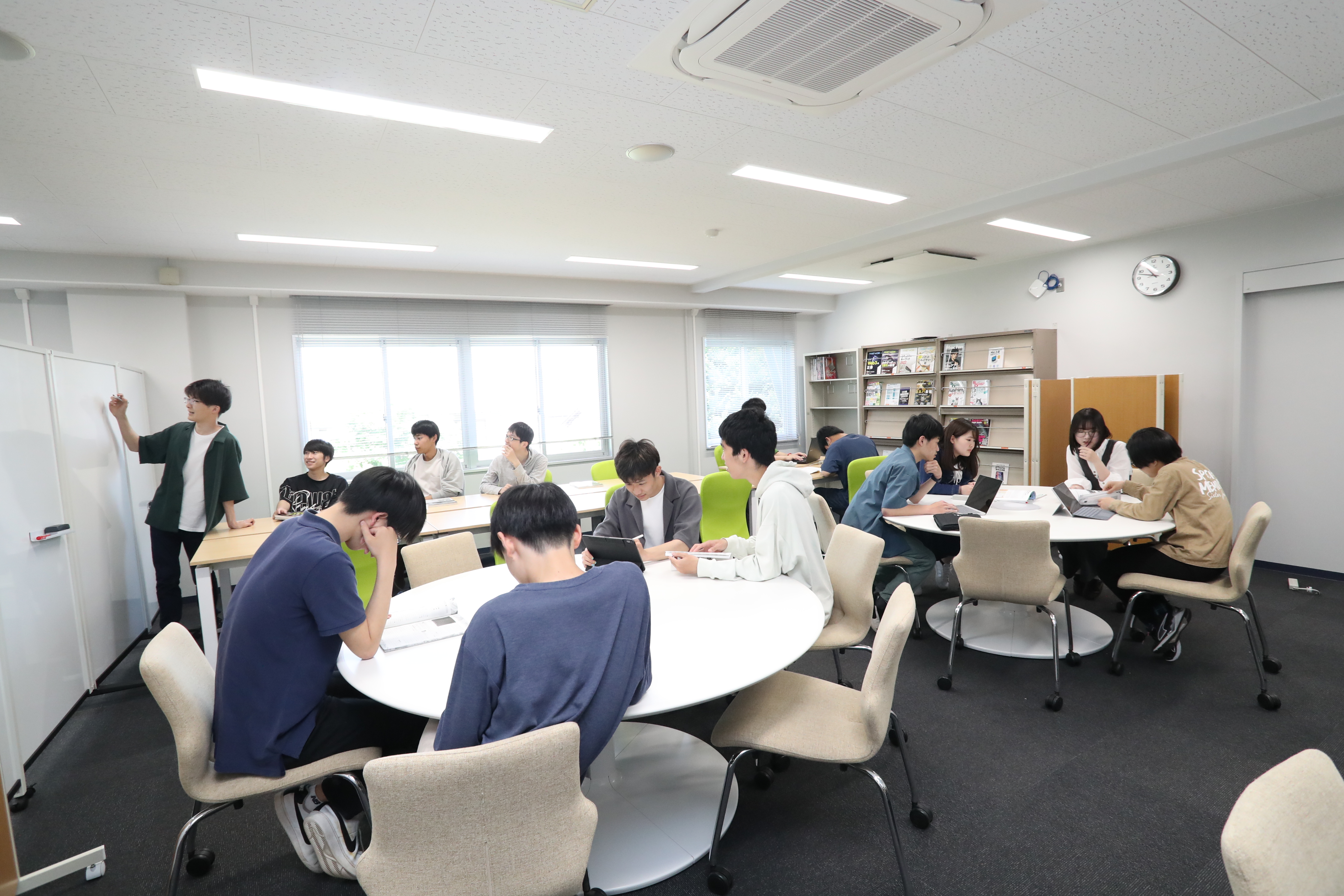 第2演習室でのﾐｰﾃｨﾝｸﾞ風景