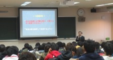 2年生に説明する高野 明夫専攻科長