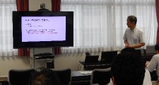 講習を行う遠山和之教授