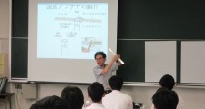 体験授業(電気電子工学科)の様子