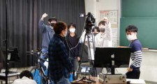 ロケの様子②(番組最後の決めのポーズ)