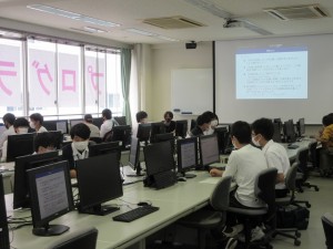 一日体験入学写真（学科展示等の様子４）