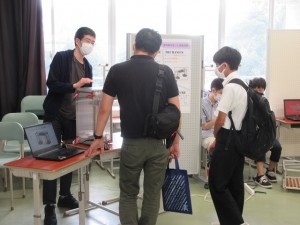 一日体験入学写真（学科展示等の様子３）