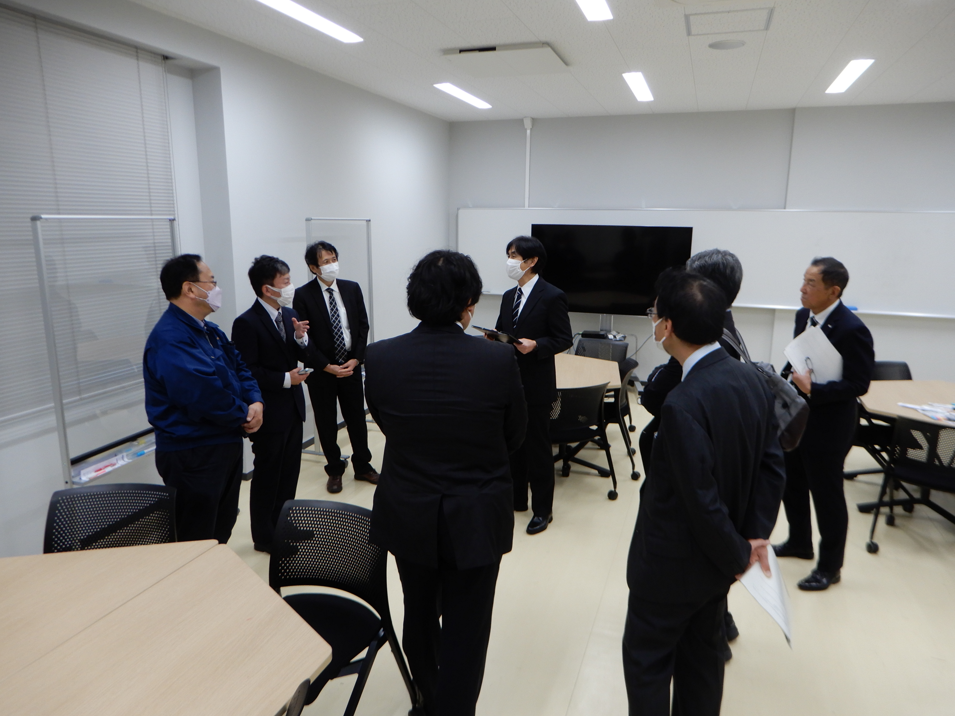 起業家工房「クリエイティブ・コモンズ」視察の様子(R5運営諮問会議)