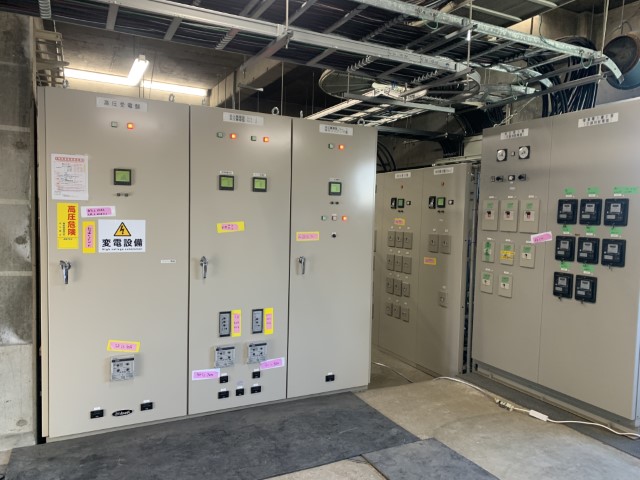 受変電設備の点検を見学