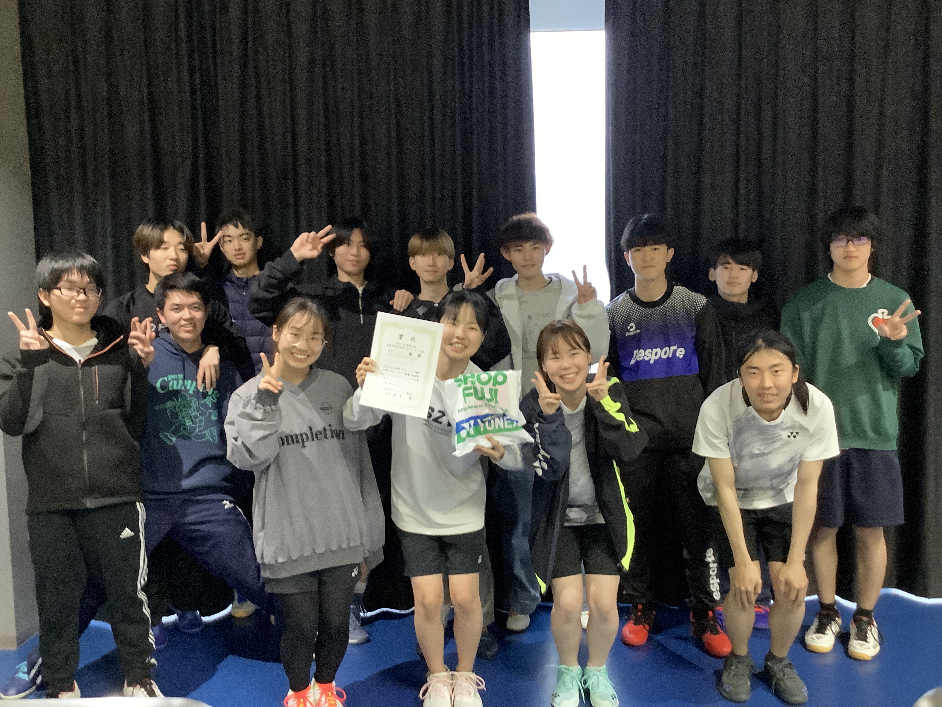 バドミントン大会で優勝