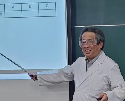 学生生活支援室長　小林 美学