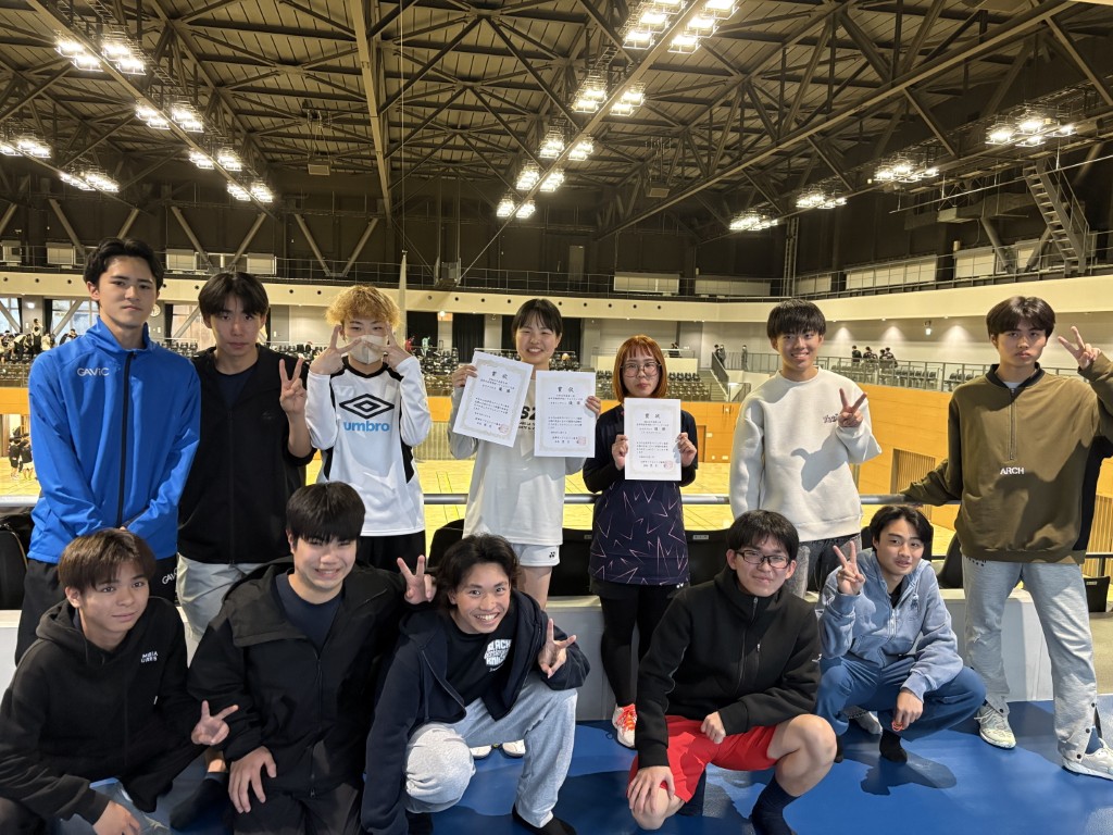R8年度沼津市高校生バドミントン大会で本校学生が優勝