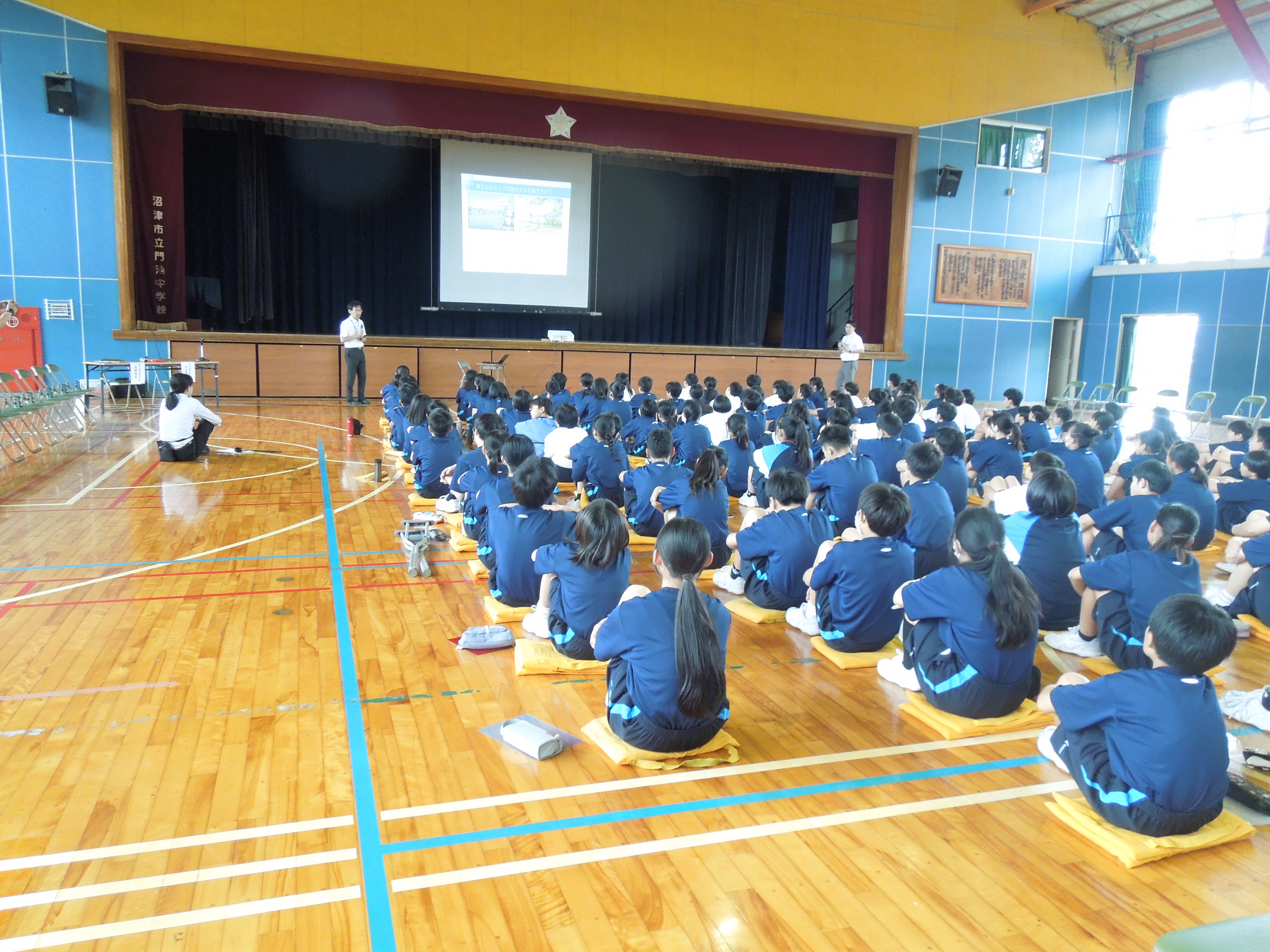 門池中学校にて出前授業(身近な水辺の環境を調べよう)